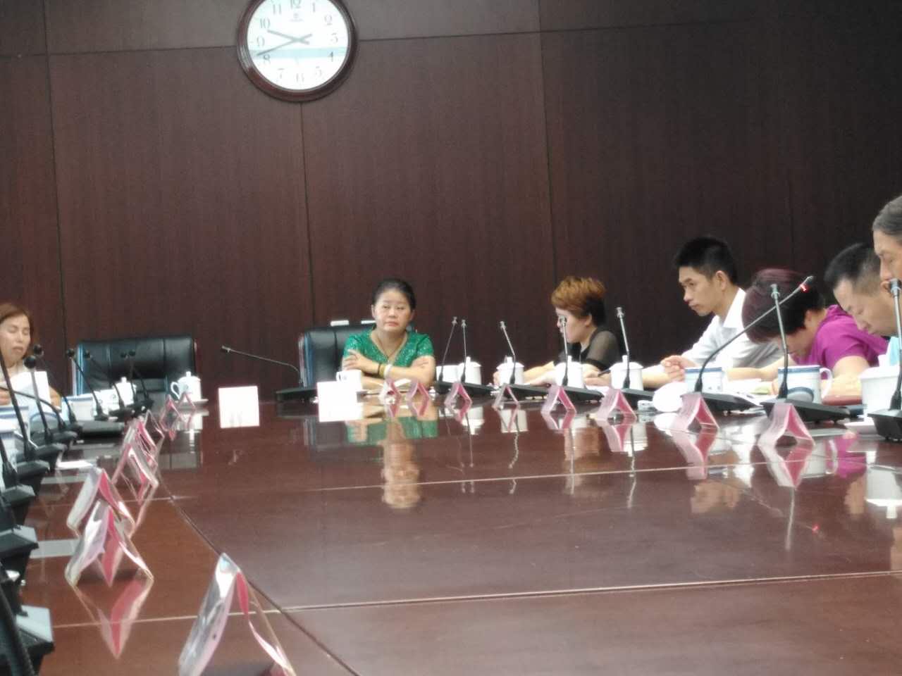 李远枚参加市政协、市商务委举办的征求税务方面的座谈会