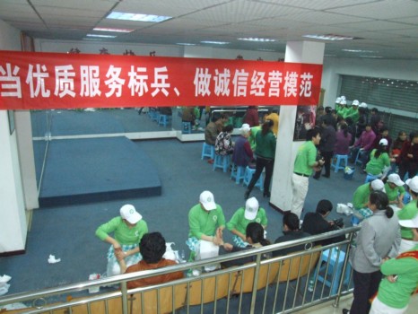 足浴保健店开展“进社区、送健康”活动!
