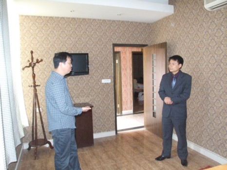 廖峻副会长在渔洞考察会员单位并走访部分同业经营者