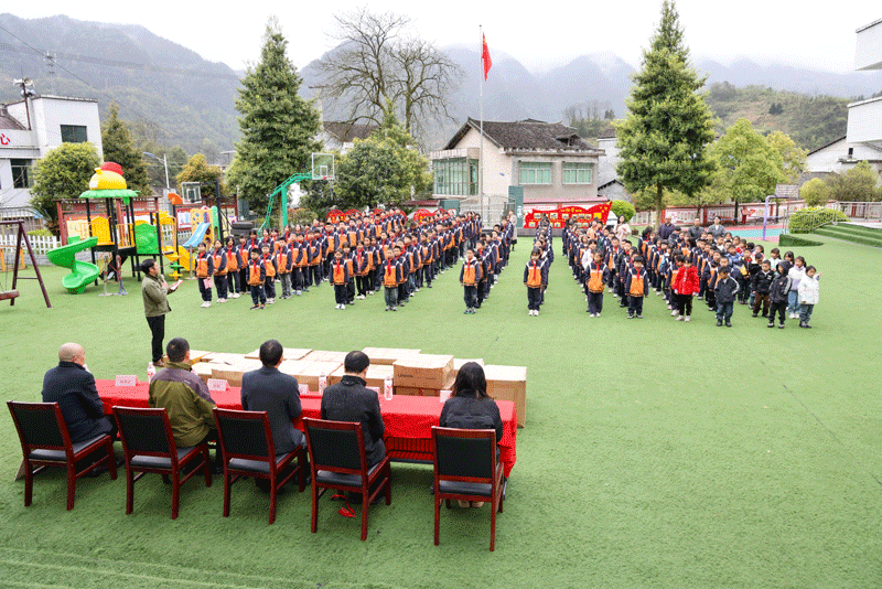 以爱之名 共筑健康未来|会长单位金色印象 以公益之光点亮山区儿童成长之路