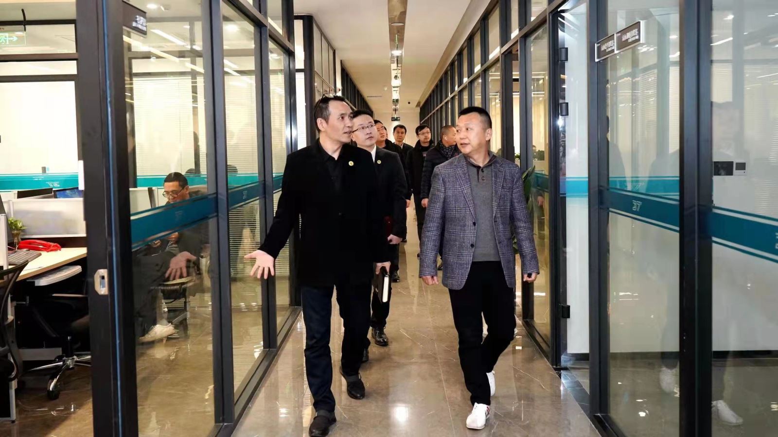 湖北足浴协会陈红奎会长考察37度健康管理有限公司