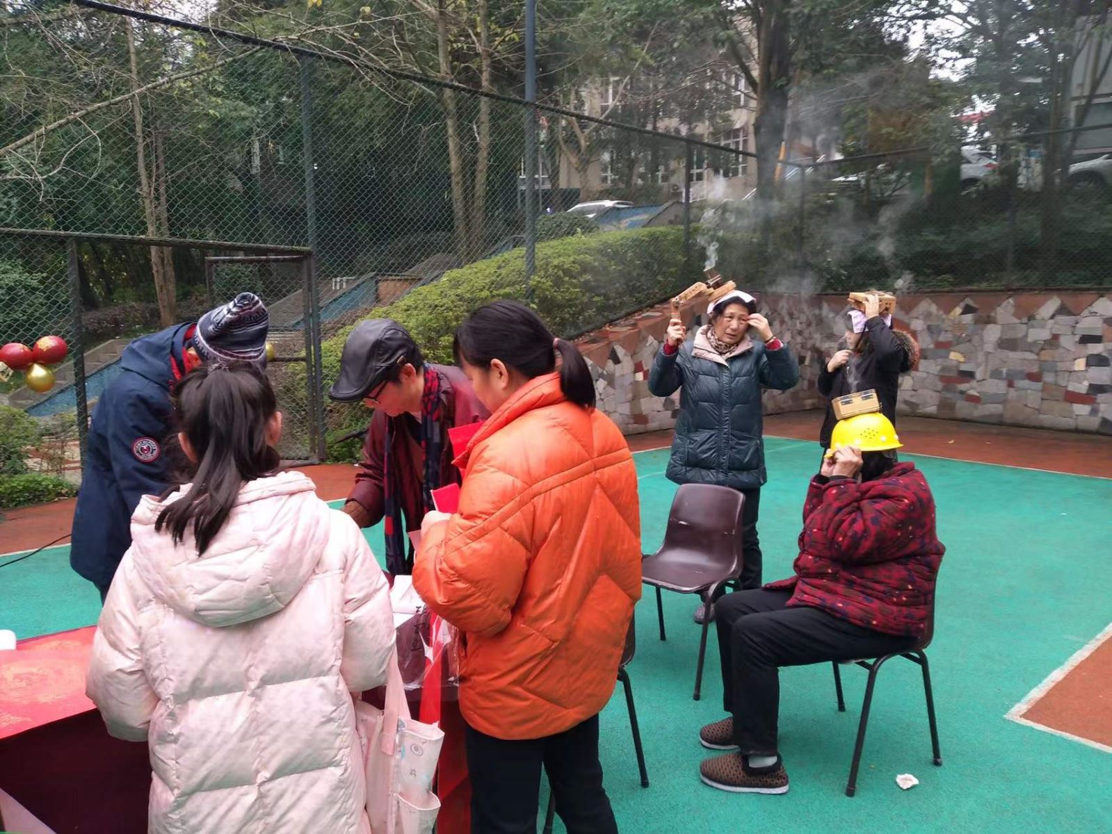 协会艾灸专委会组织送春联送健康艾灸公益活动