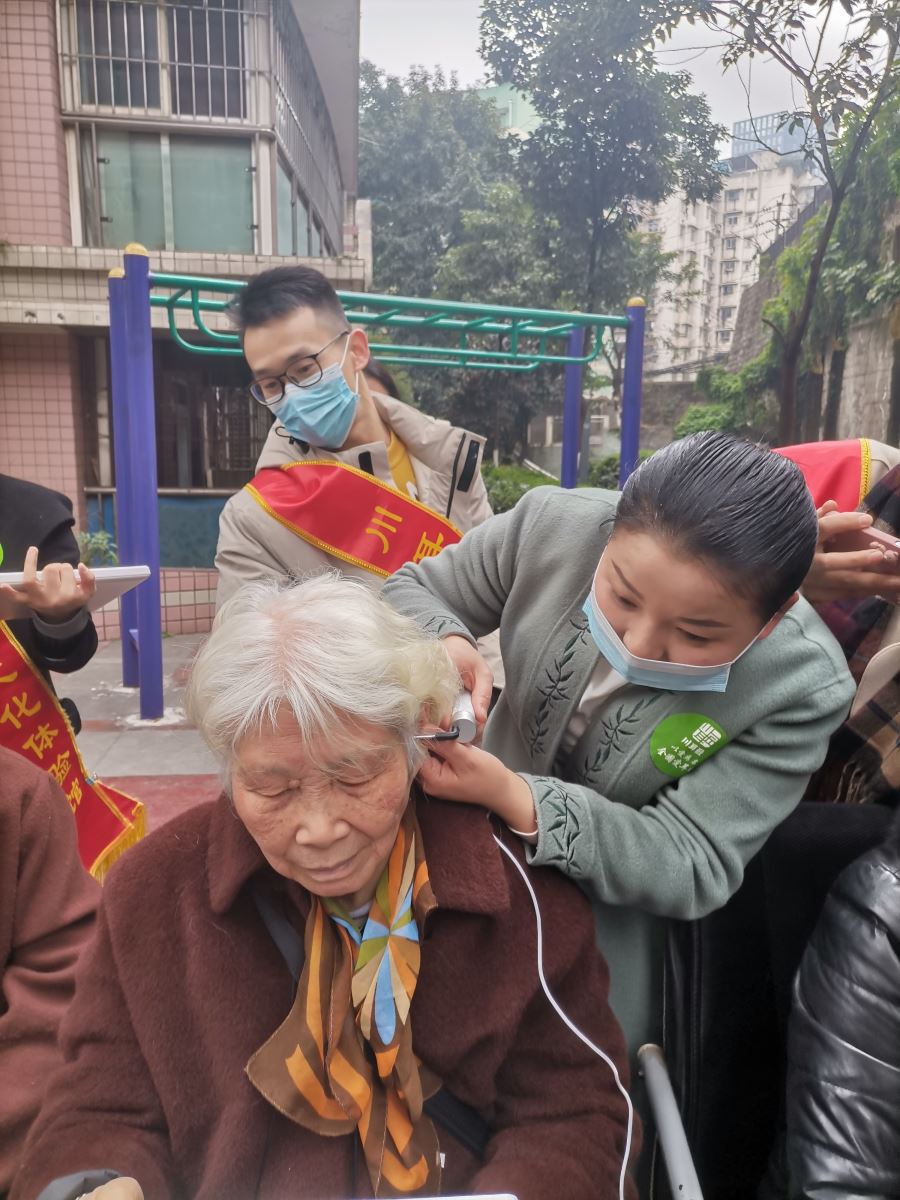 “以爱为名”协会采耳调理专委会在行动