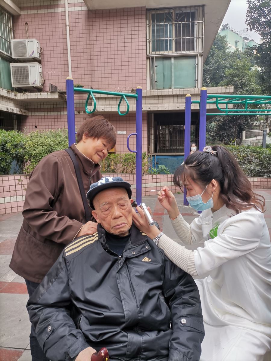 “以爱为名”协会采耳调理专委会在行动
