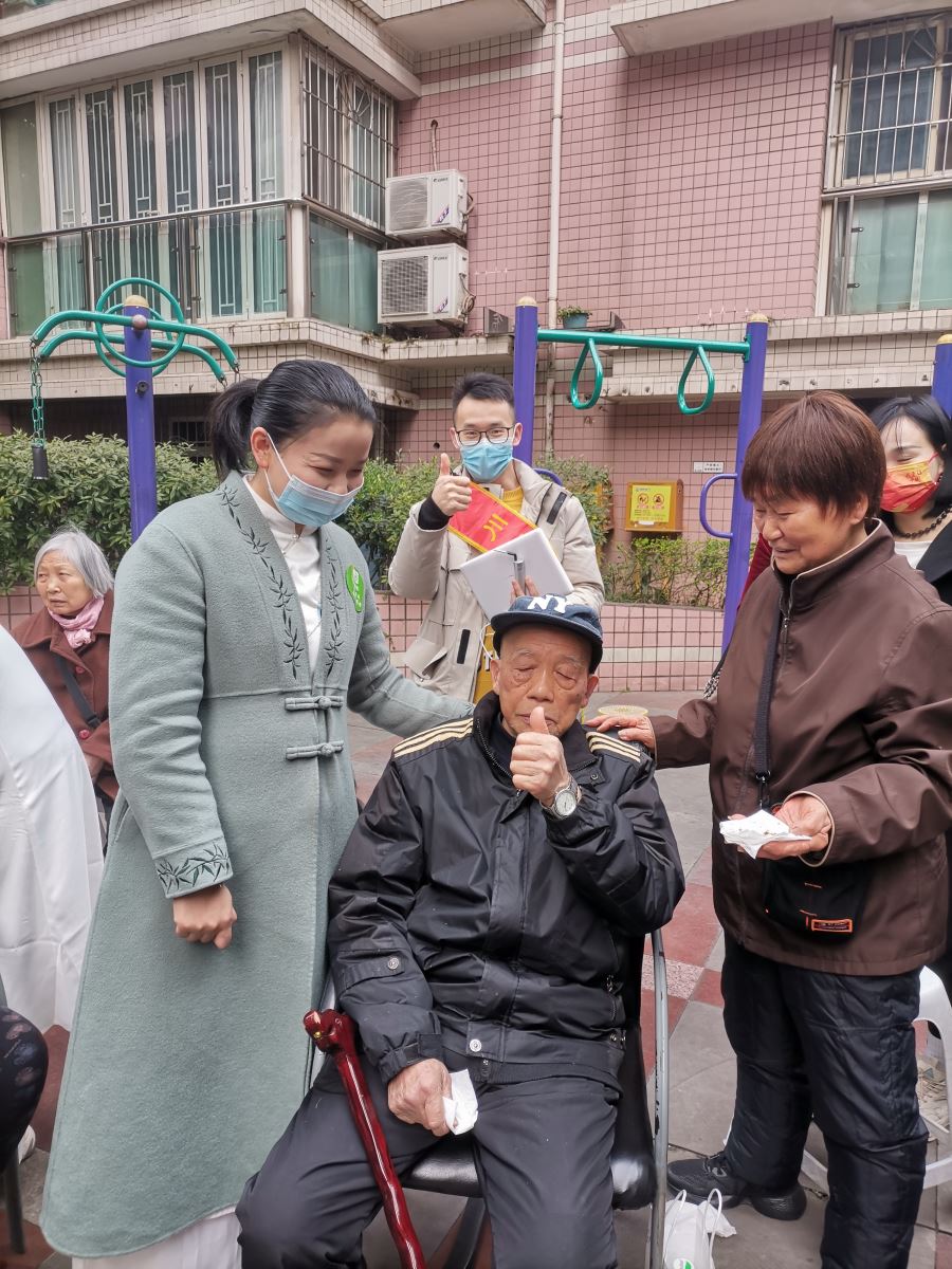 “以爱为名”协会采耳调理专委会在行动