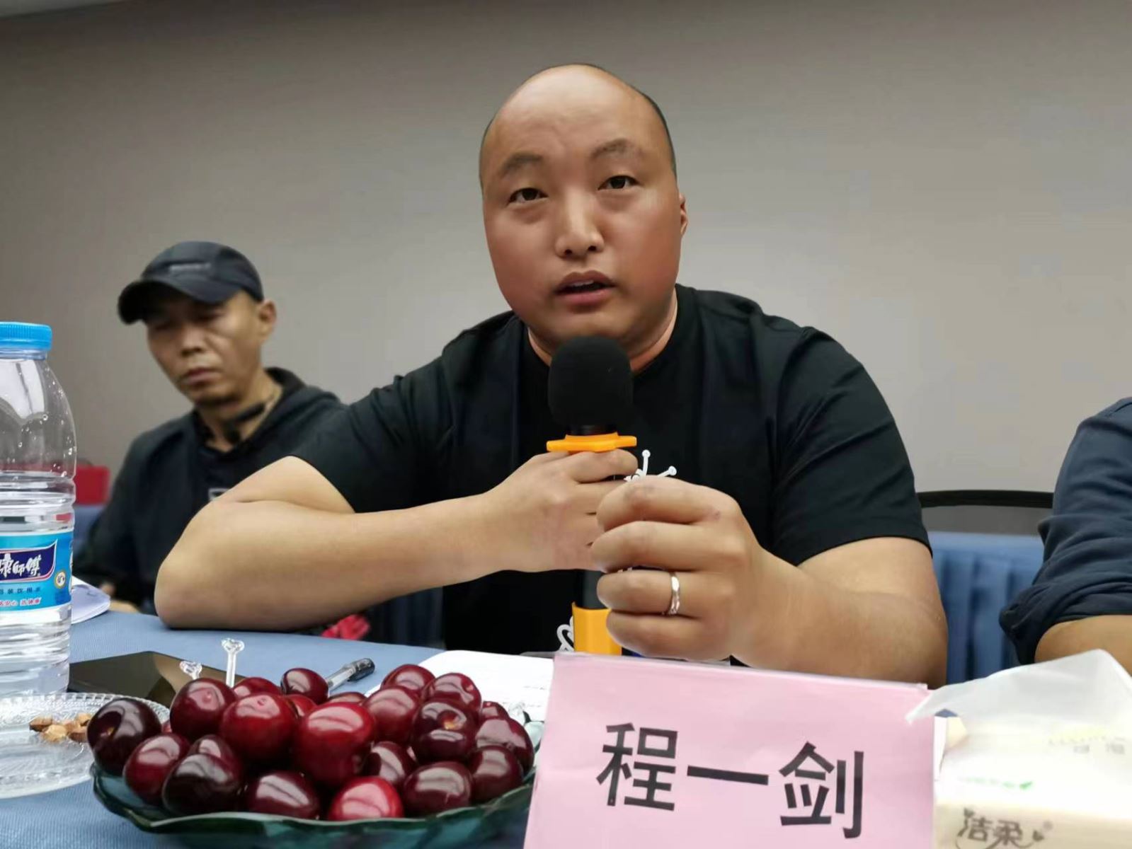 组织“学习全国两会精神”专题党课