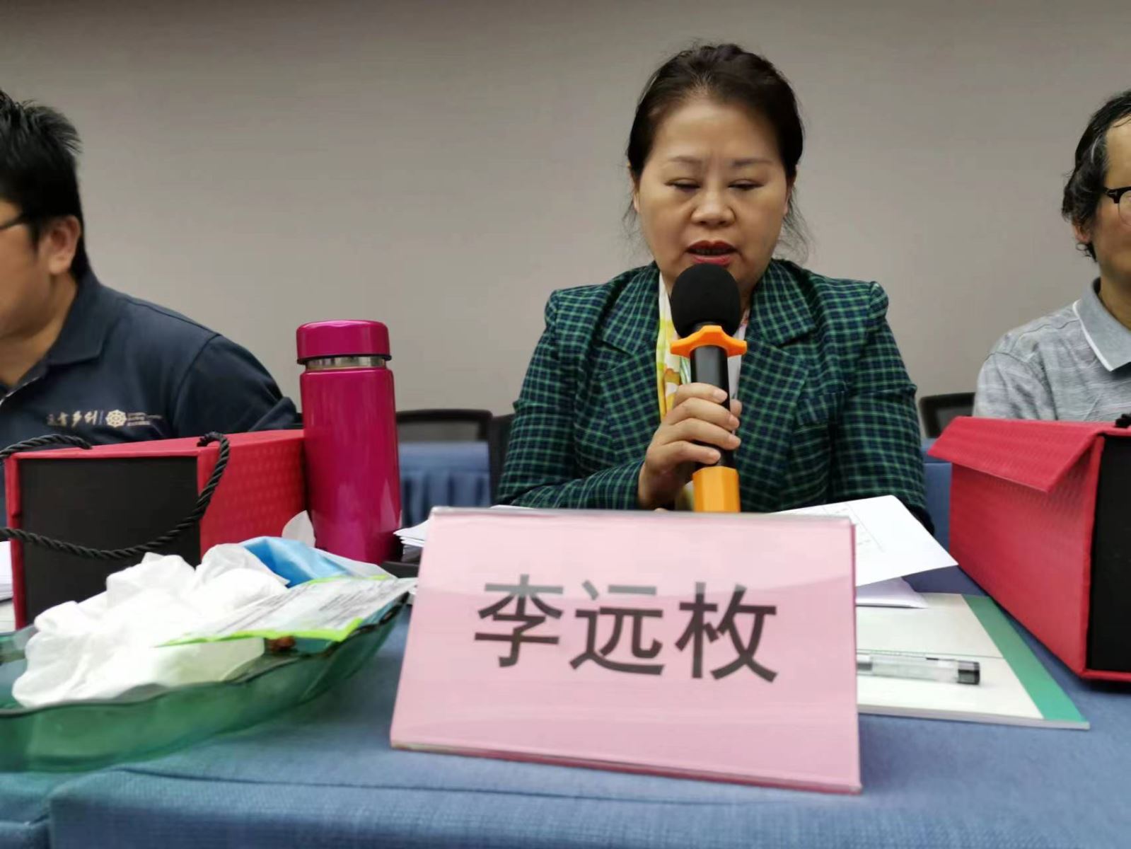 组织“学习全国两会精神”专题党课