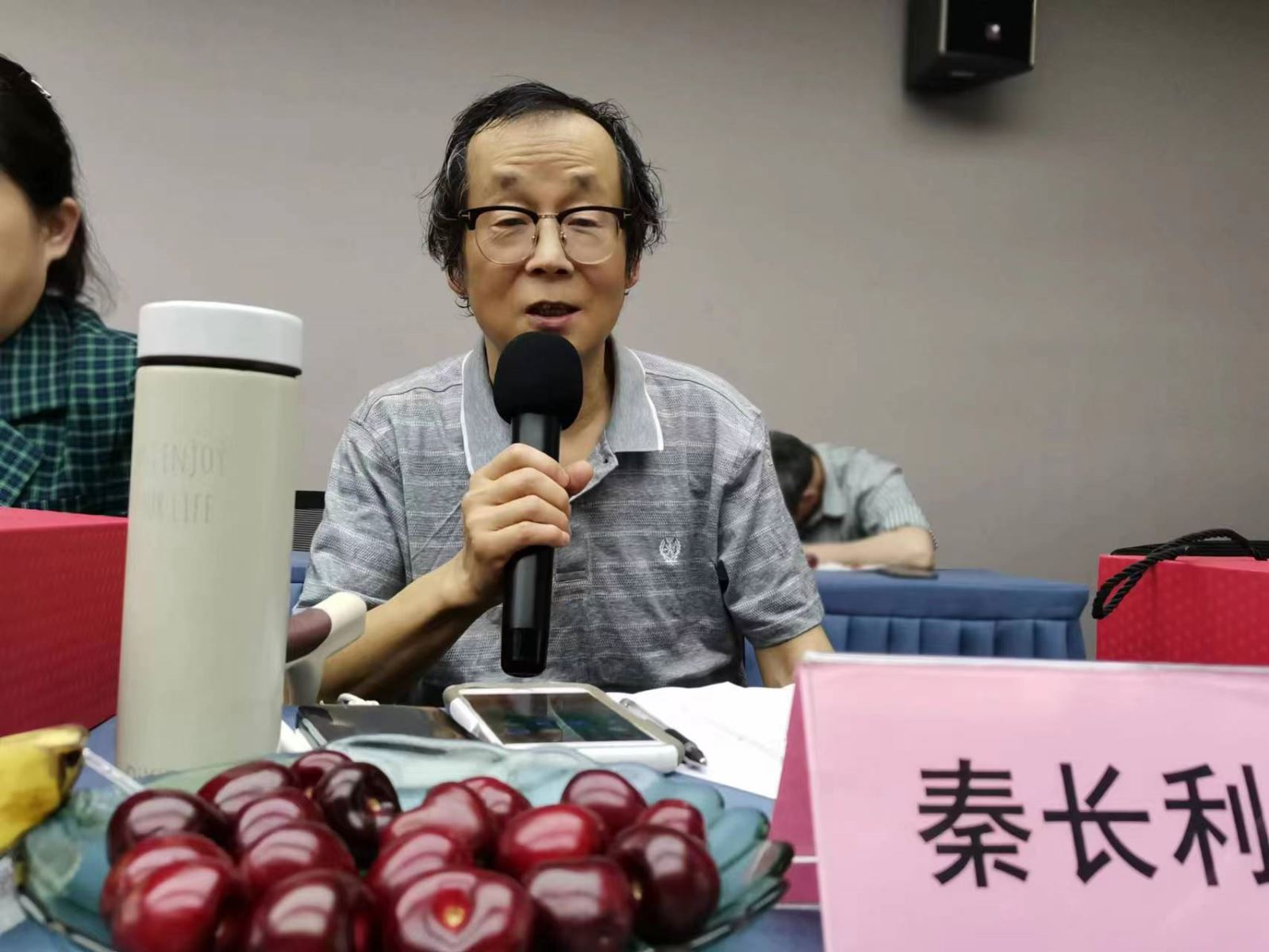 组织“学习全国两会精神”专题党课