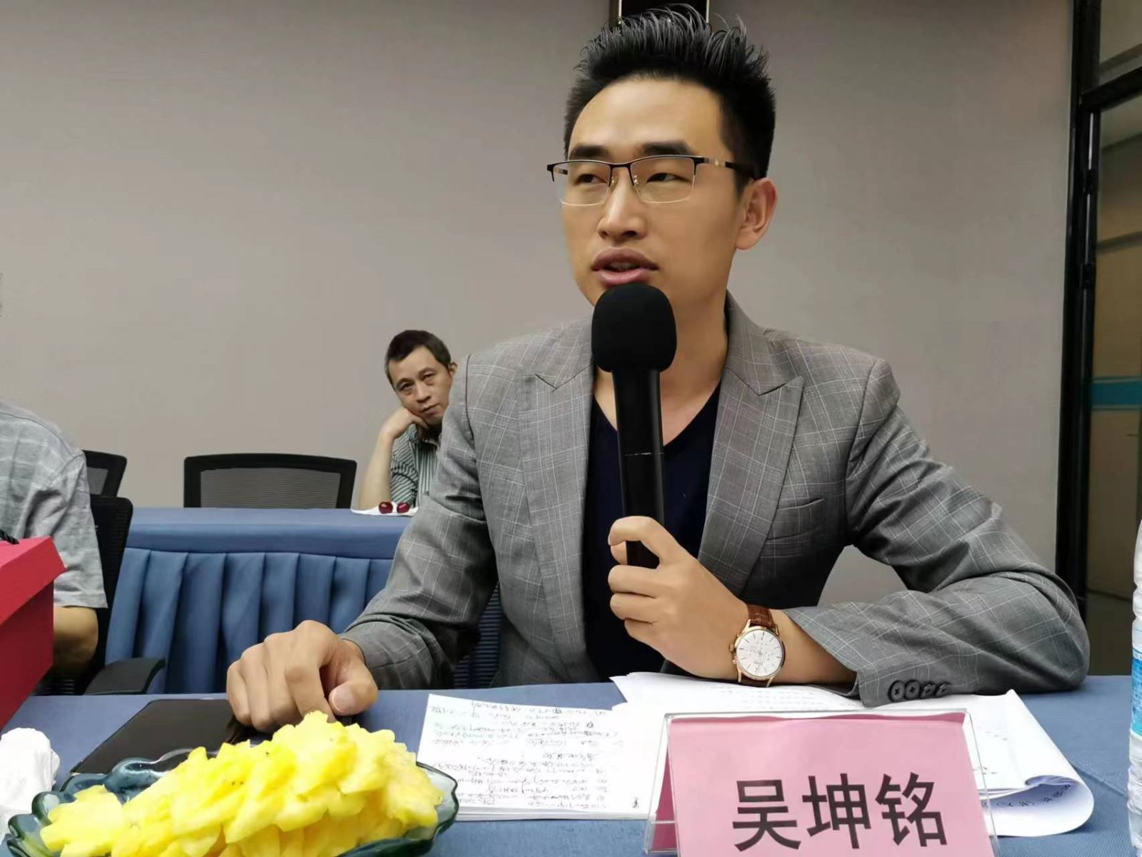组织“学习全国两会精神”专题党课