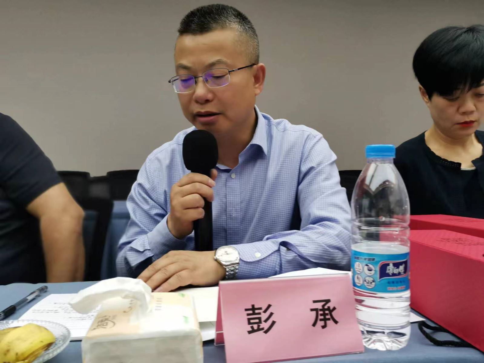 组织“学习全国两会精神”专题党课
