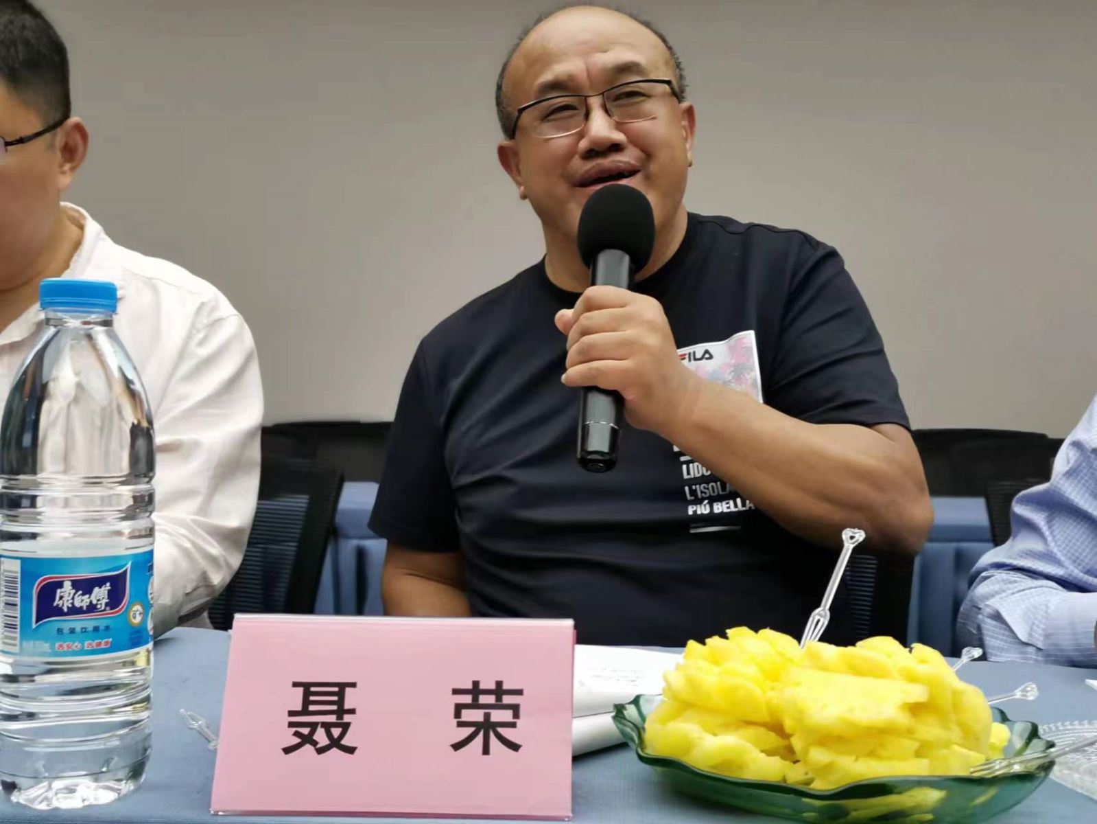 组织“学习全国两会精神”专题党课
