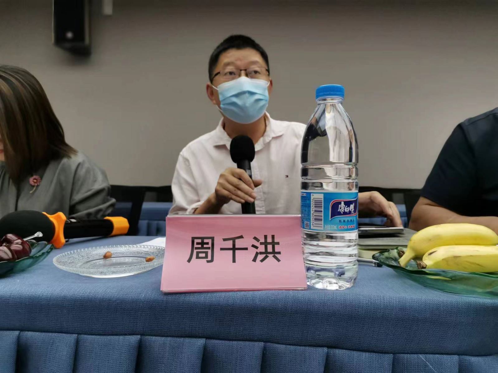 组织“学习全国两会精神”专题党课