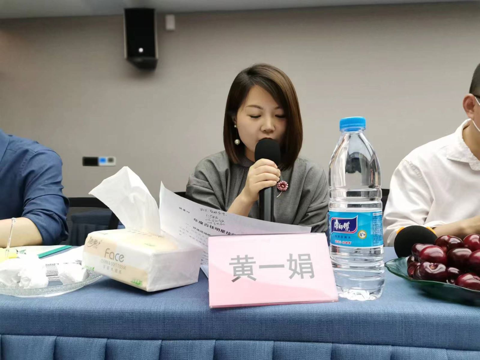组织“学习全国两会精神”专题党课