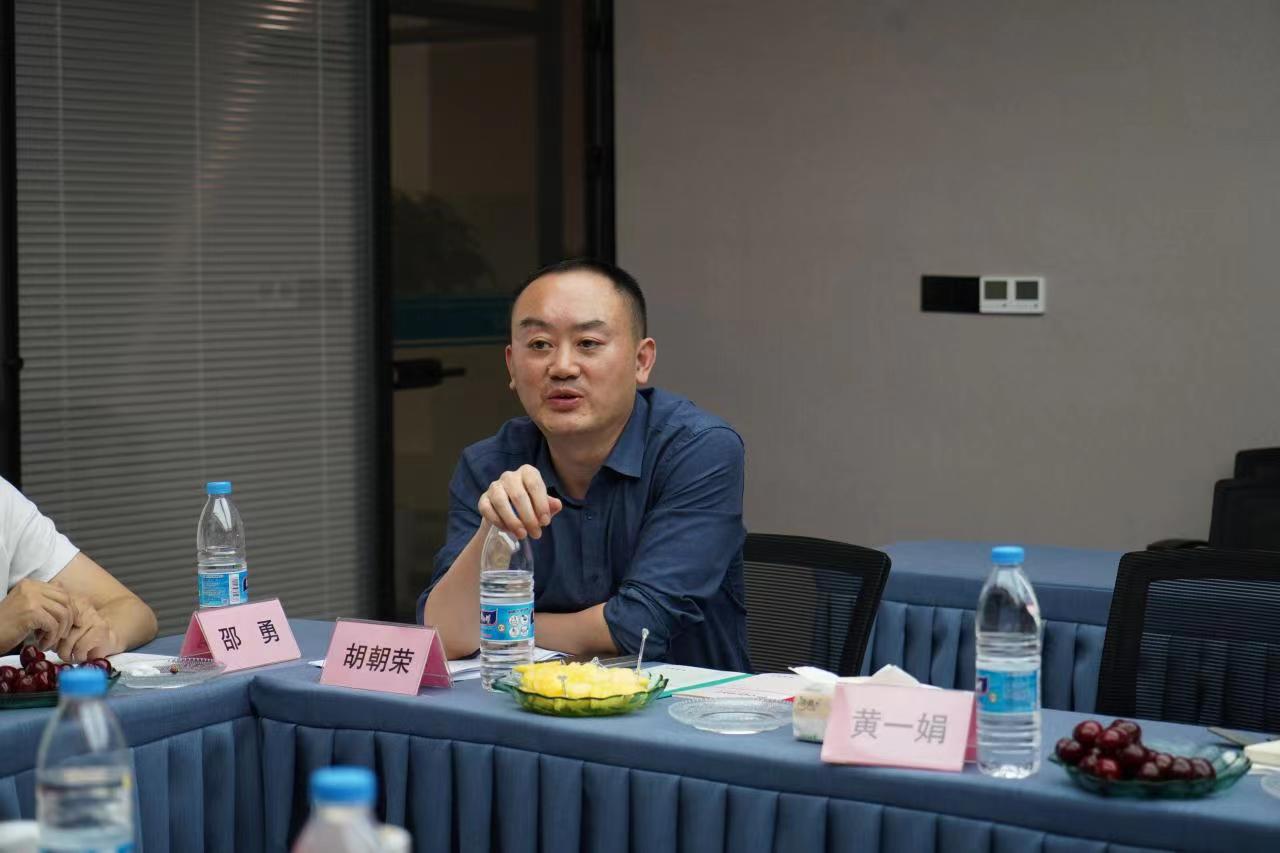 组织“学习全国两会精神”专题党课