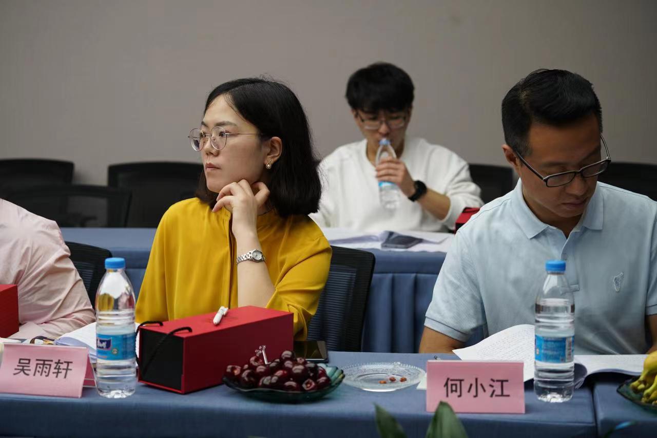 组织“学习全国两会精神”专题党课