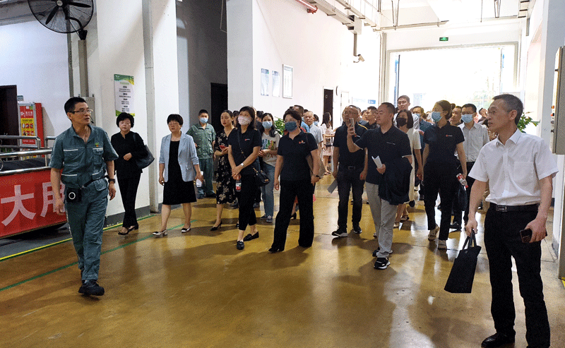 协会参加重庆市财贸轻纺工会组织的职工之家暨劳模和工匠人才创新工作室现场观摩交流学习活动
