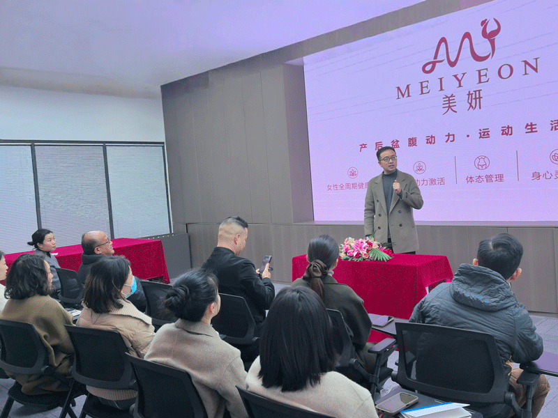 新会员授牌｜协会向理事单位 重庆美妍健康管理公司授牌